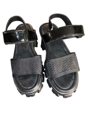 Women's Forever 21 Black Platform Sandals Size 8